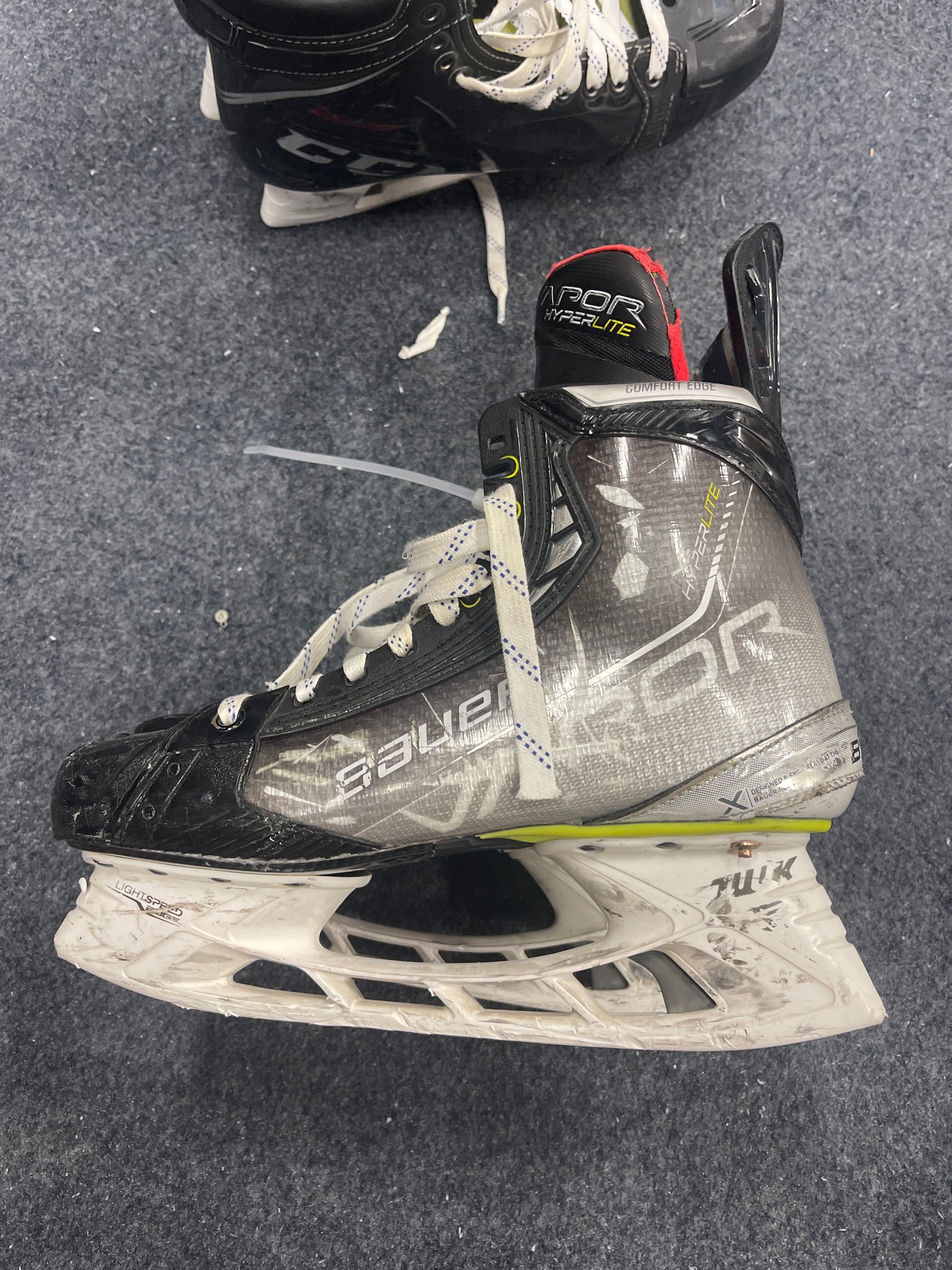 Used Bauer B16 Hyperlite 2 Hockey size 7.5 Fit 1 Pro Stock Skates 