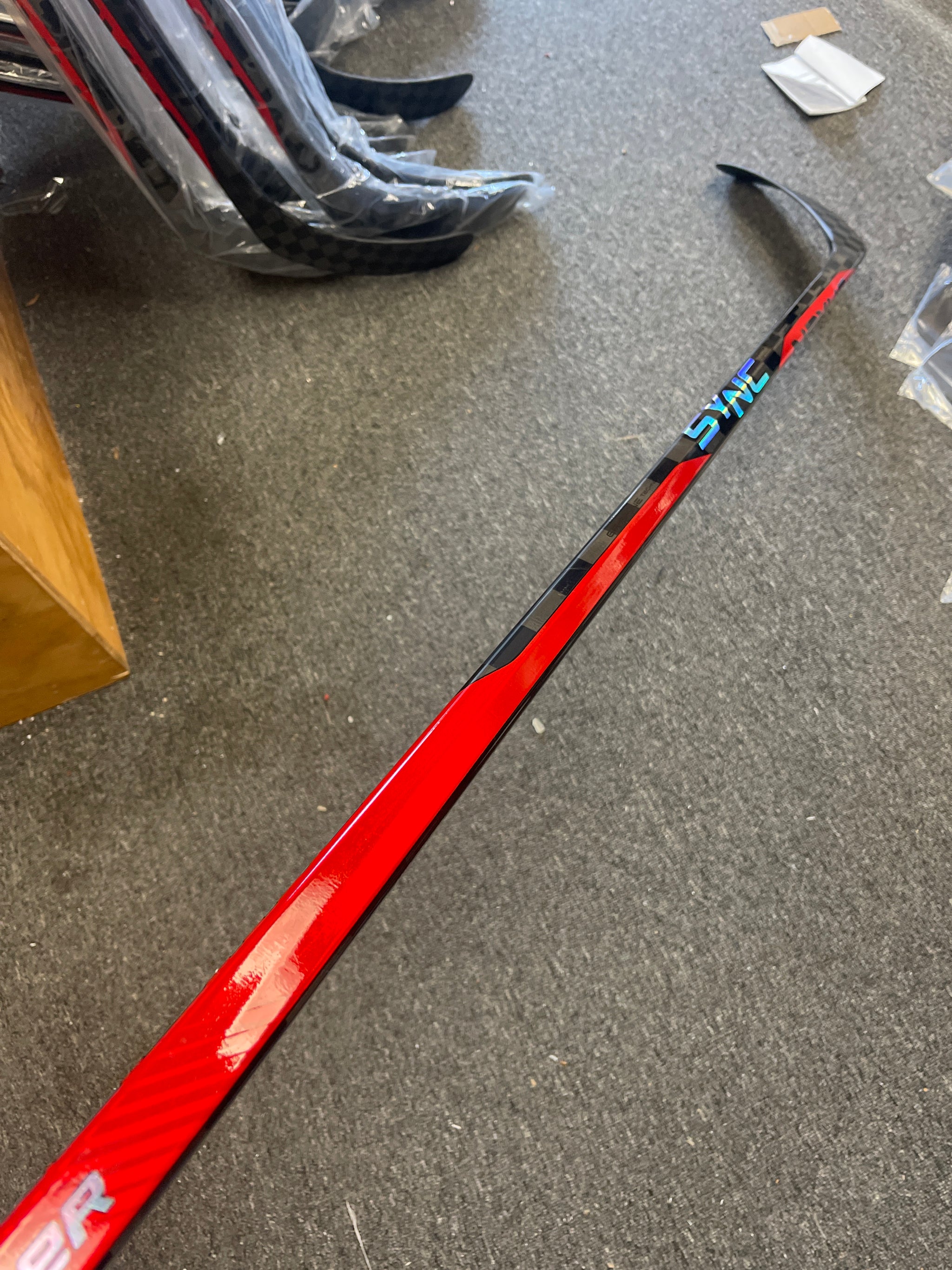 23 New Intermediate Bauer Nexus Sync - RH - P92 - 55 Flex - Grip 